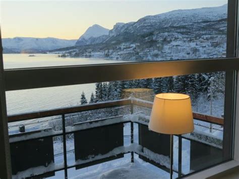 Embrace the magic of the mountains at Magic Mountain Lodge in Lyngne, Lyngseidet, Norway
